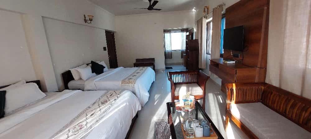 Hotel Alinda House Naukuchiatal By The Ghaur à Bhīm Tāl Extérieur photo