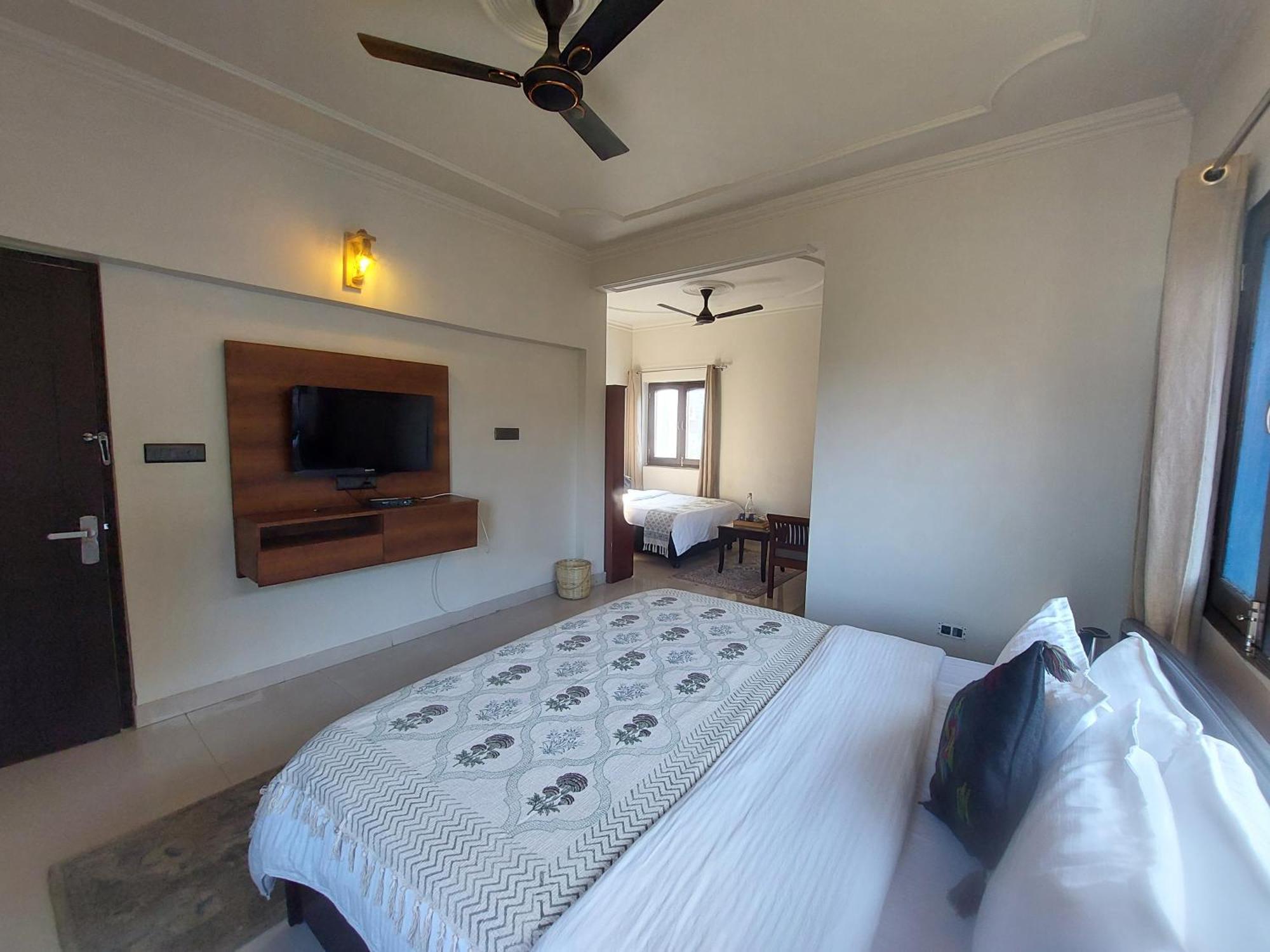Hotel Alinda House Naukuchiatal By The Ghaur à Bhīm Tāl Extérieur photo