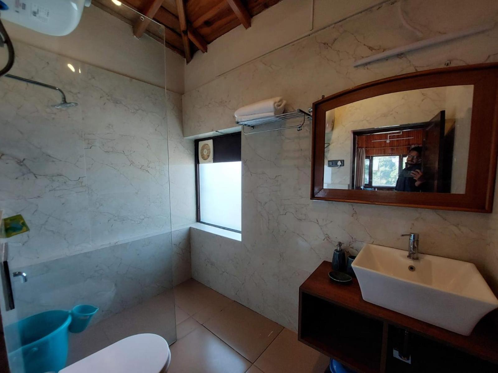 Hotel Alinda House Naukuchiatal By The Ghaur à Bhīm Tāl Extérieur photo