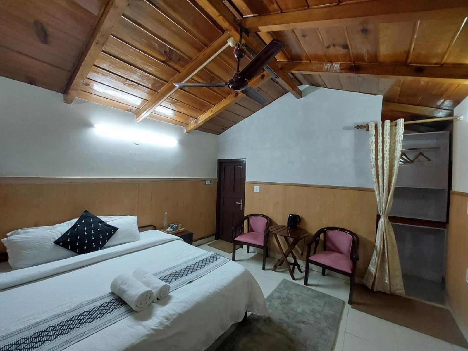 Hotel Alinda House Naukuchiatal By The Ghaur à Bhīm Tāl Extérieur photo