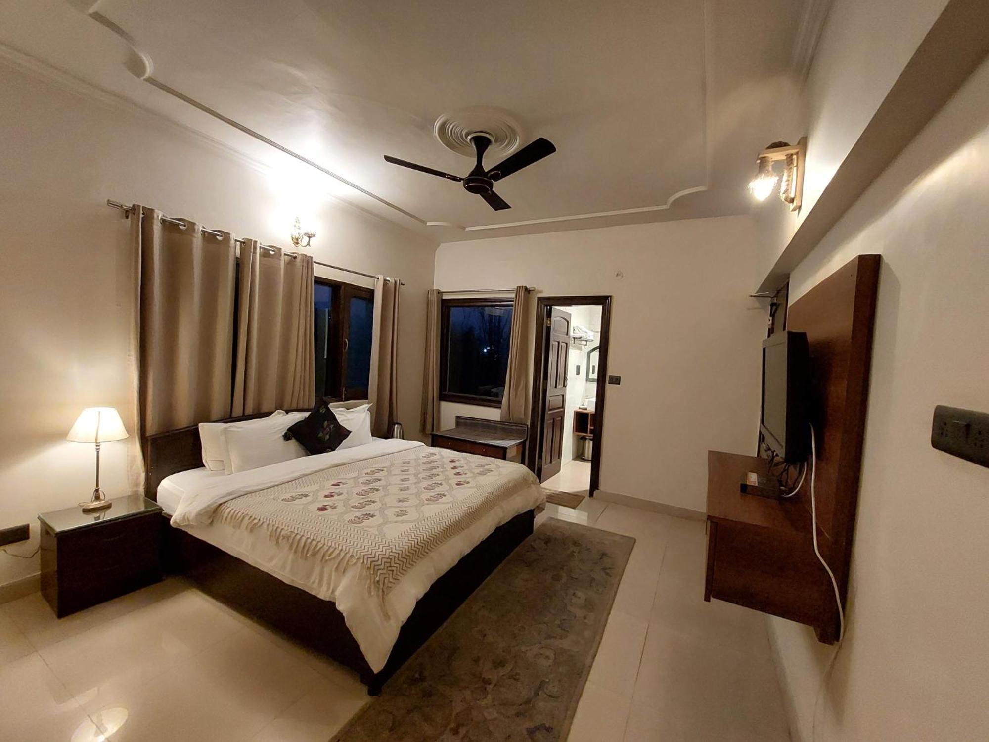 Hotel Alinda House Naukuchiatal By The Ghaur à Bhīm Tāl Extérieur photo