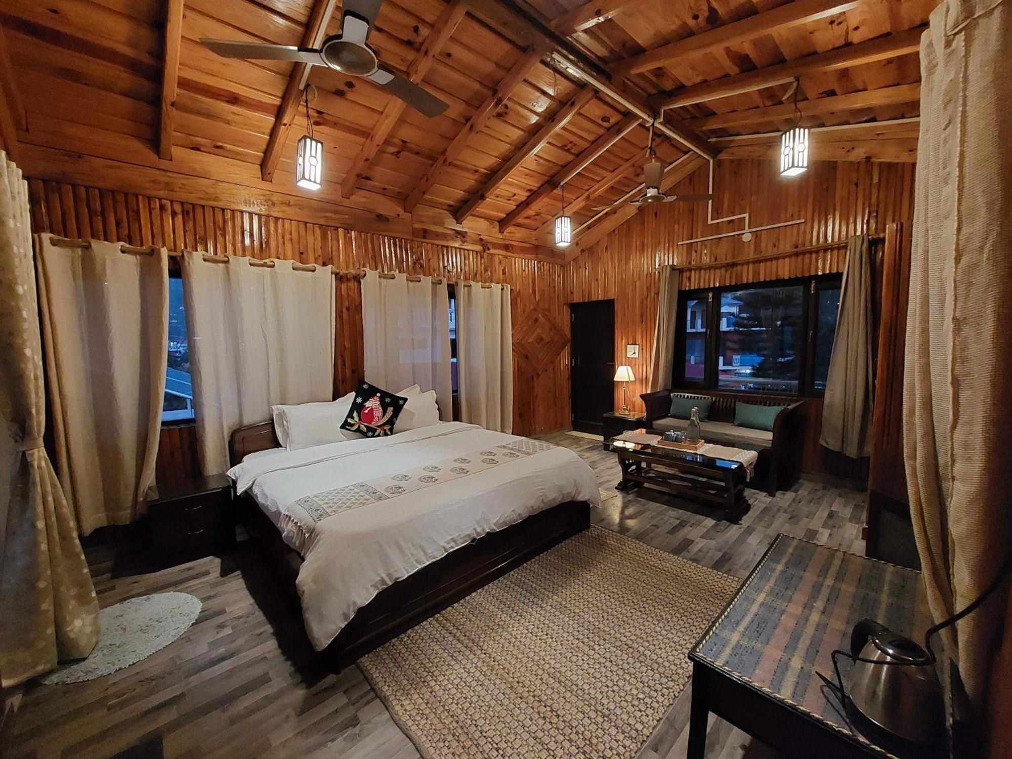 Hotel Alinda House Naukuchiatal By The Ghaur à Bhīm Tāl Extérieur photo