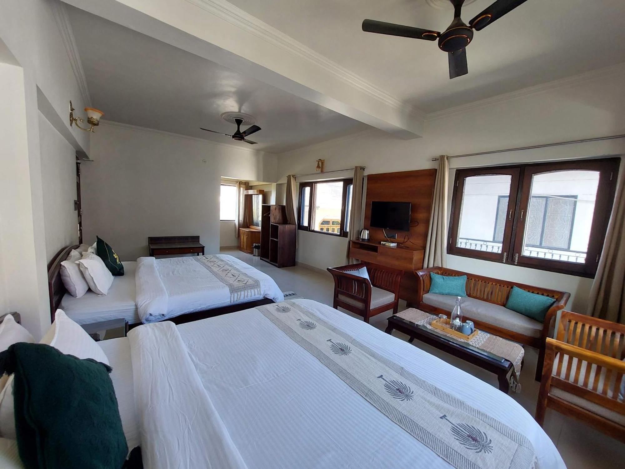 Hotel Alinda House Naukuchiatal By The Ghaur à Bhīm Tāl Extérieur photo