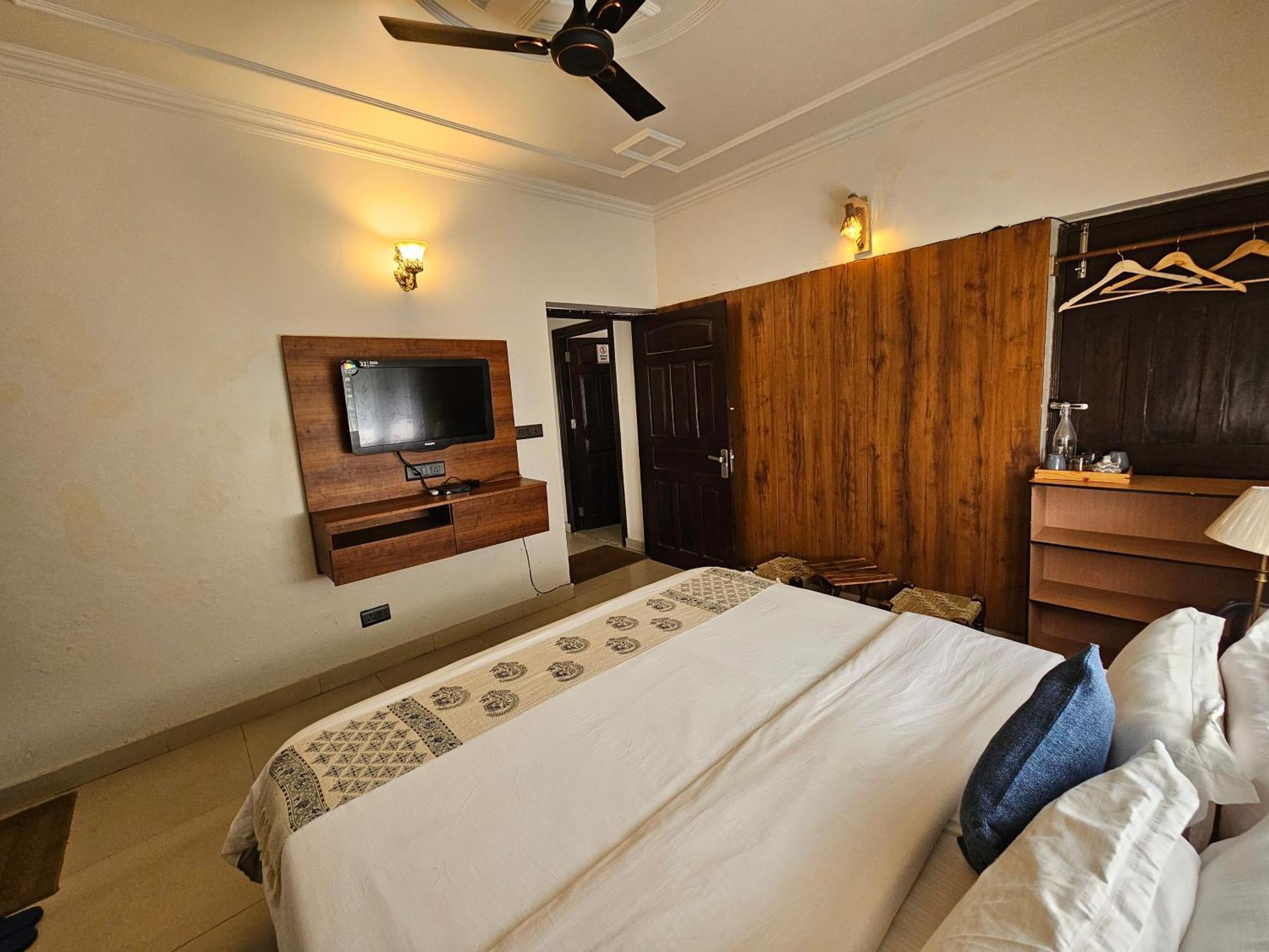 Hotel Alinda House Naukuchiatal By The Ghaur à Bhīm Tāl Extérieur photo